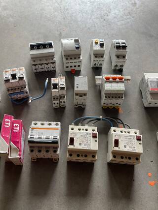 Ca. 25x Diverse automaten / aardlek schakelaars / hoofd schakelaars, E